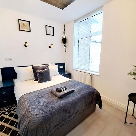 Spacious 3 Bed Apartment, En-Suites, Near Train Station! Watford  Esterno foto