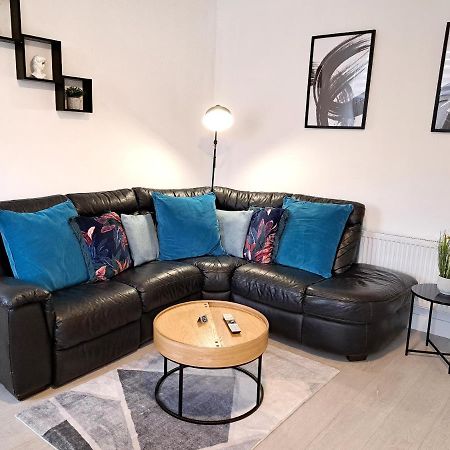 Spacious 3 Bed Apartment, En-Suites, Near Train Station! Watford  Esterno foto
