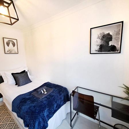 Spacious 3 Bed Apartment, En-Suites, Near Train Station! Watford  Esterno foto