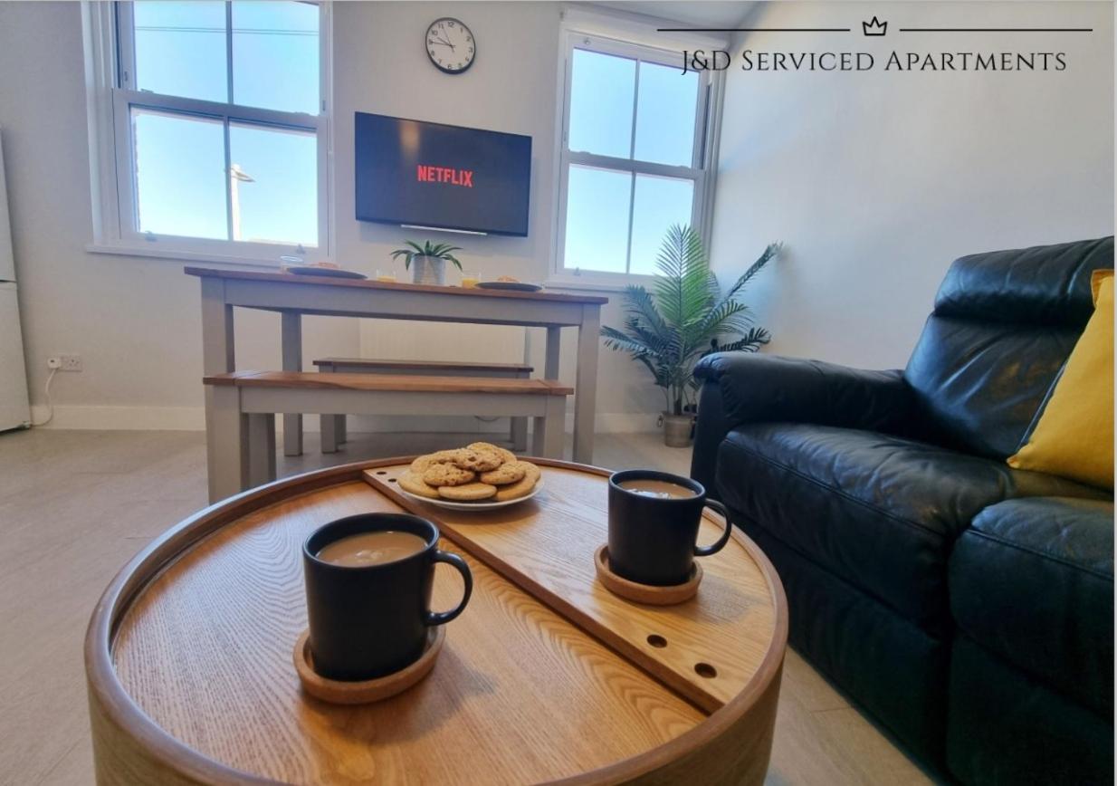 Spacious 3 Bed Apartment, En-Suites, Near Train Station! Watford  Esterno foto