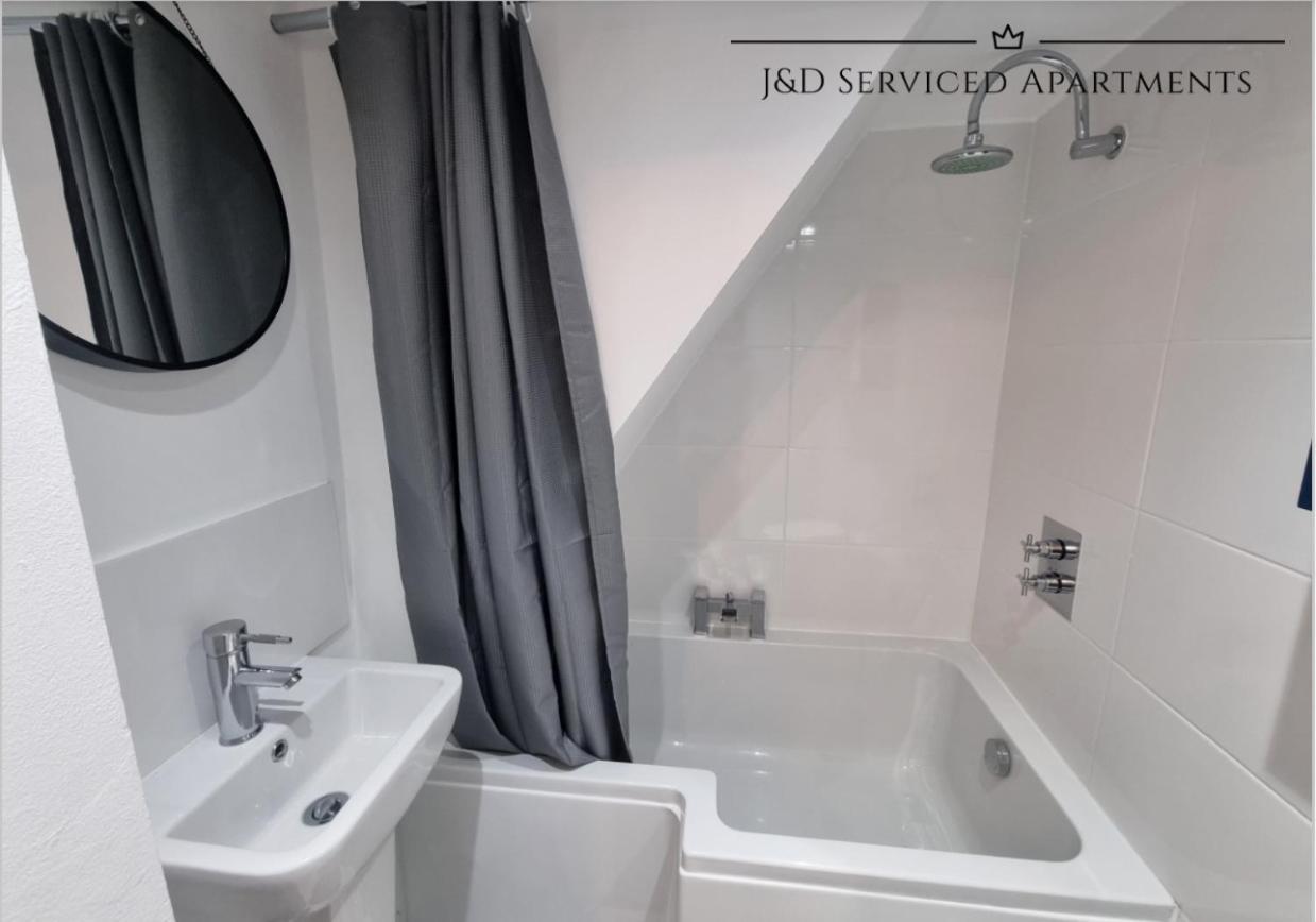 Spacious 3 Bed Apartment, En-Suites, Near Train Station! Watford  Esterno foto