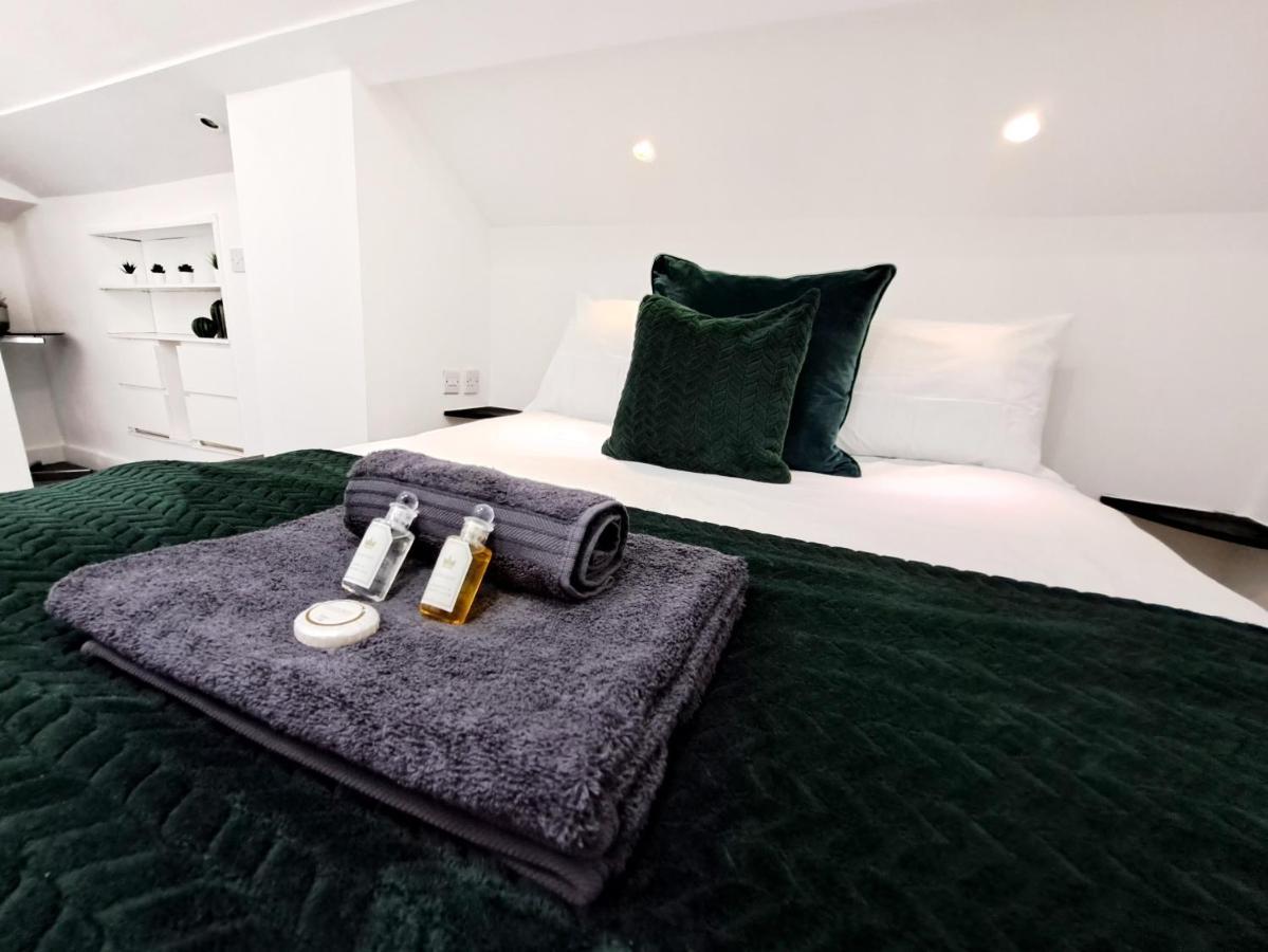Spacious 3 Bed Apartment, En-Suites, Near Train Station! Watford  Esterno foto