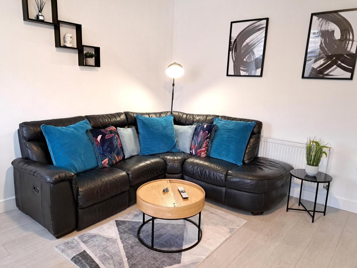 Spacious 3 Bed Apartment, En-Suites, Near Train Station! Watford  Esterno foto