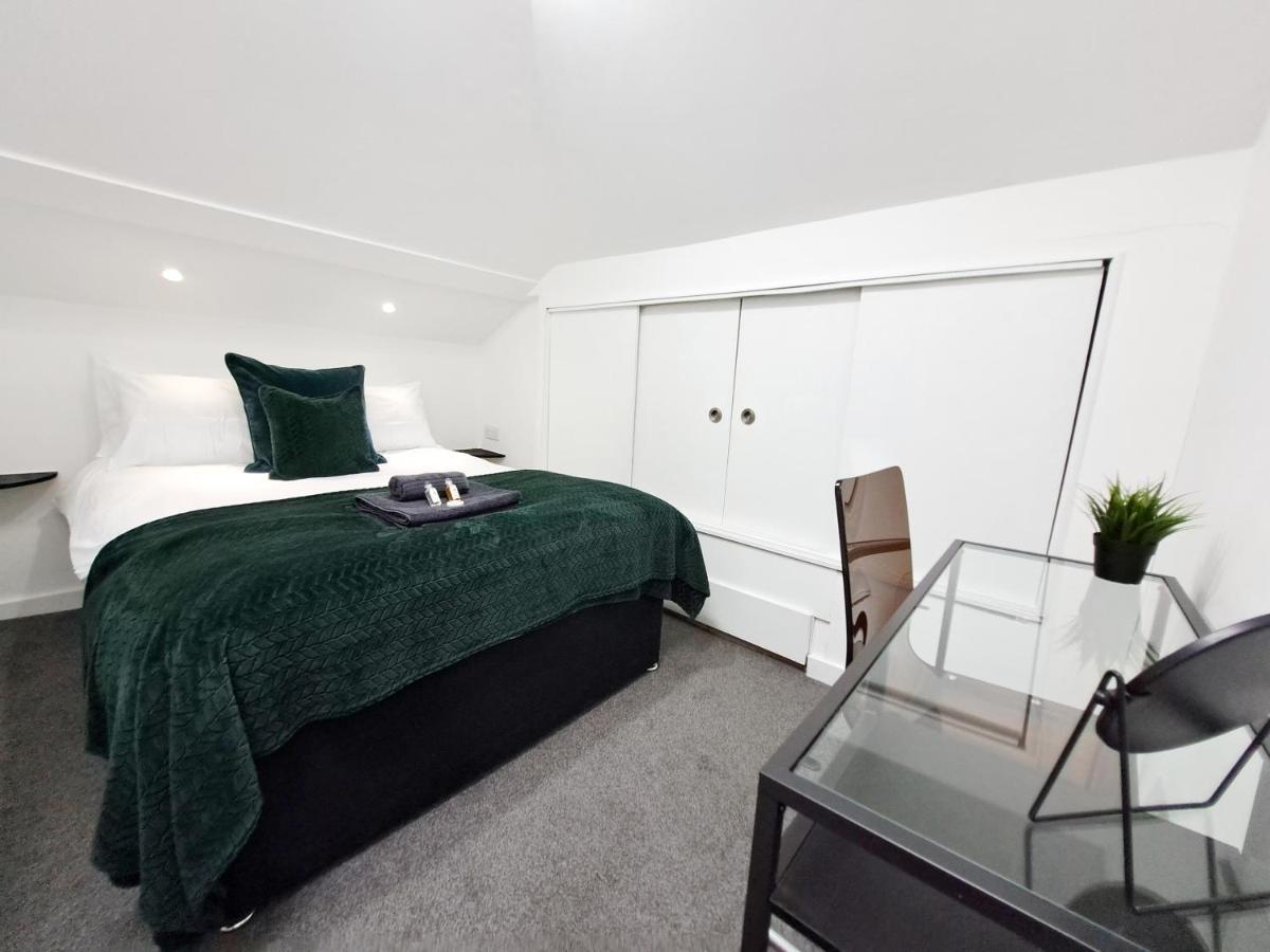 Spacious 3 Bed Apartment, En-Suites, Near Train Station! Watford  Esterno foto