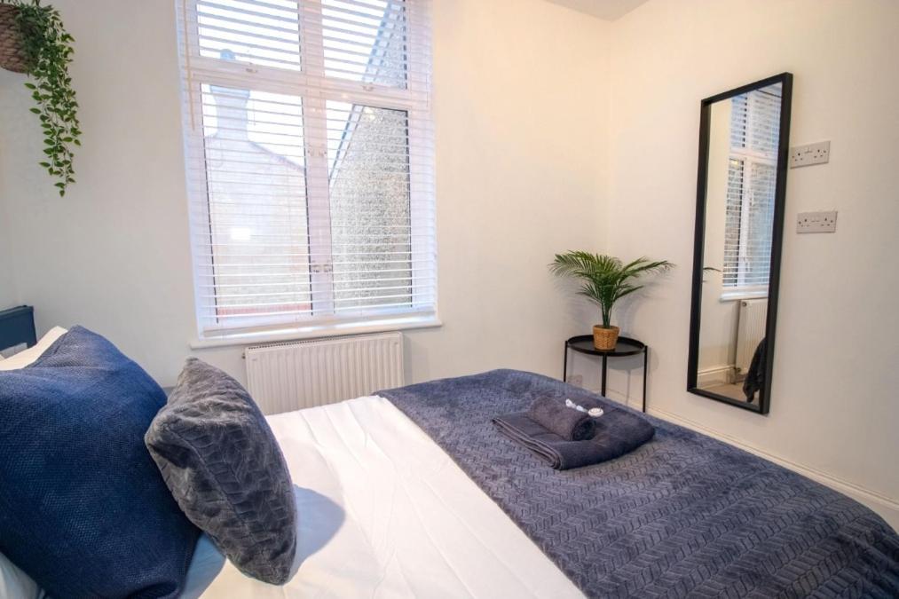 Spacious 3 Bed Apartment, En-Suites, Near Train Station! Watford  Esterno foto