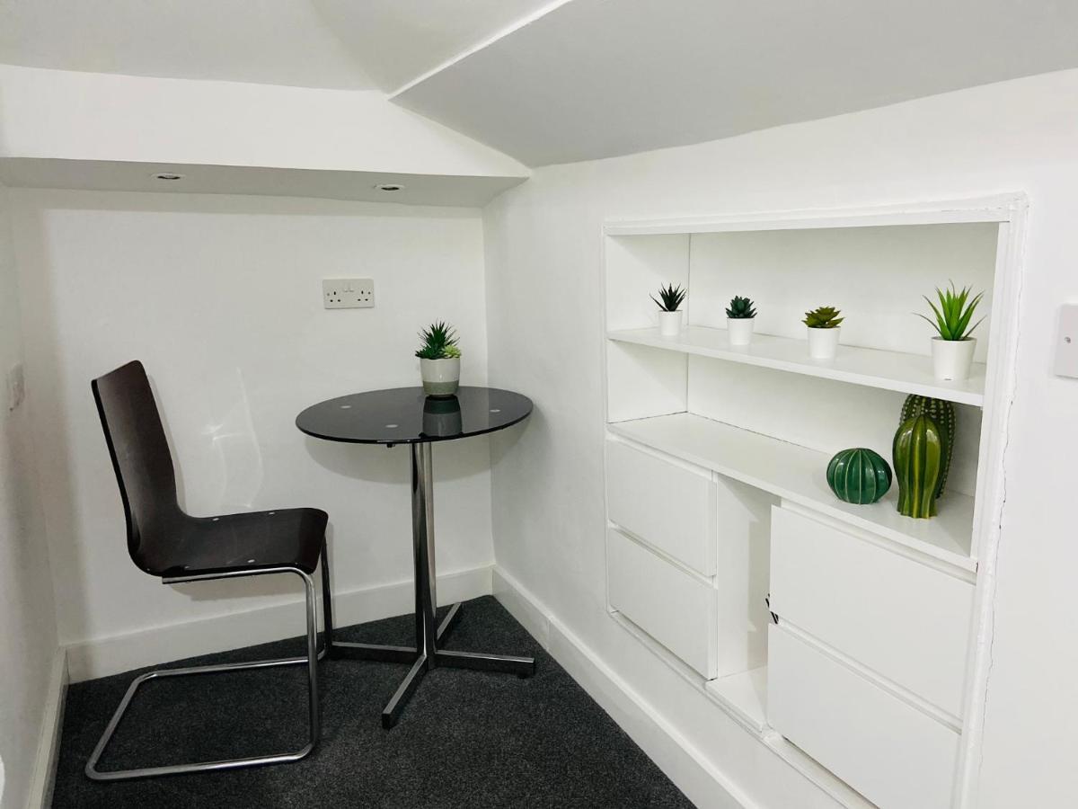 Spacious 3 Bed Apartment, En-Suites, Near Train Station! Watford  Esterno foto